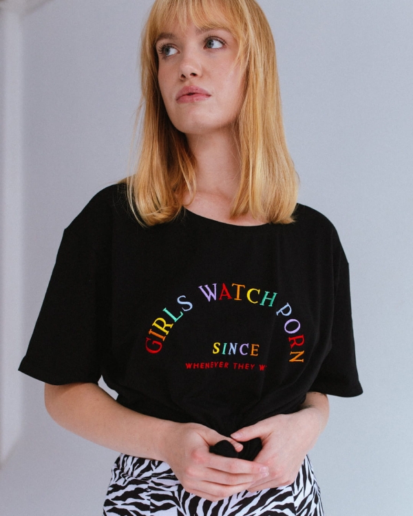 czarny-t-shirt-z-haftem-girls-watch-porn-2.jpg