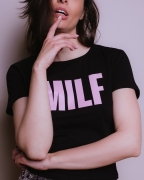 czarny-tshirt-georgina-milf-gwp-brand-1.jpg